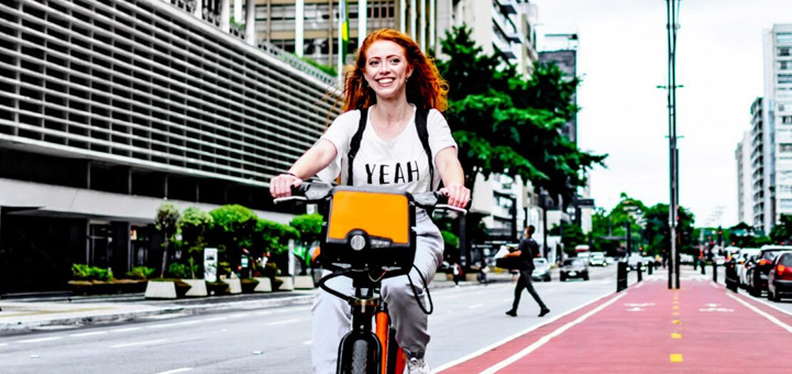 ciclovia mujer bicicleta